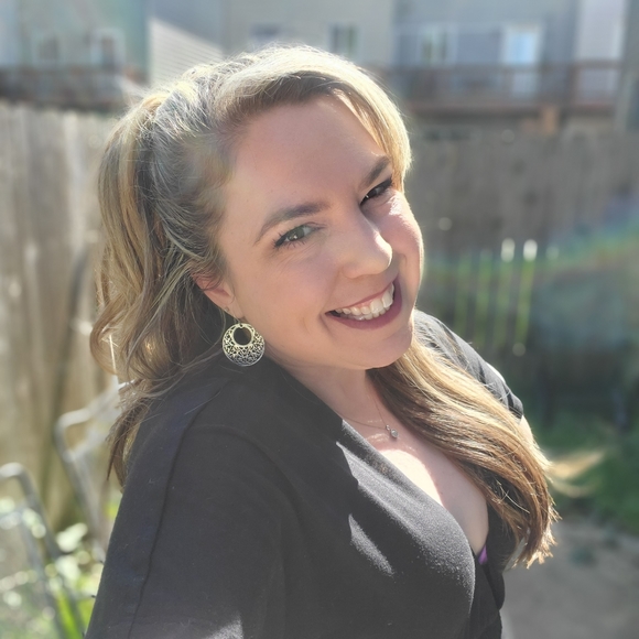 Meet your Posher, JoAnna - Picture 4 of 7